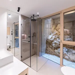https://apt-rock.saalbachhinterglemmhotels.com